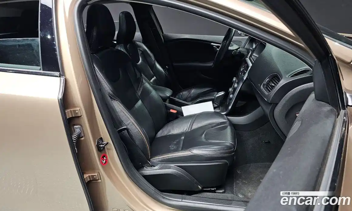 Volvo V40 2013 2.0 гидро в Москве № 229594, фото 10