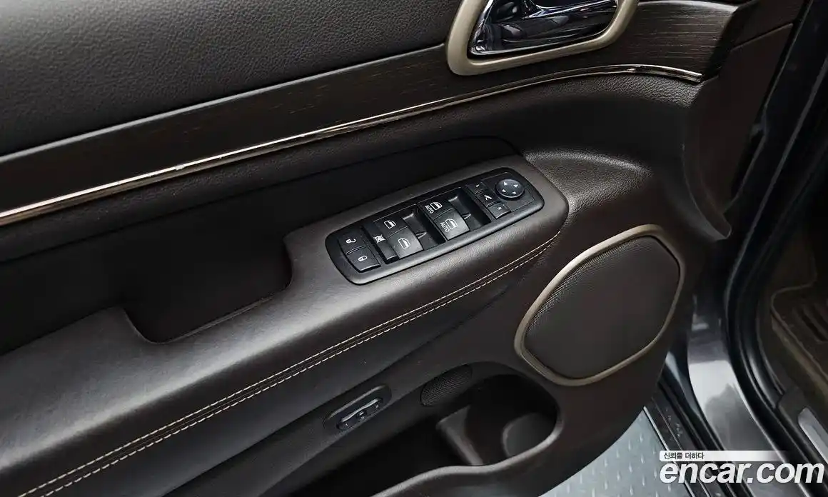 Jeep Cherokee 2014 3.0 гидро в Москве № 232763, фото 16