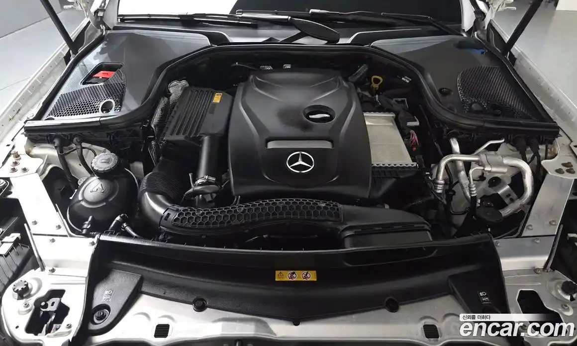 Mercedes-Benz E-Class 2023 2.0 гидро, фото 5