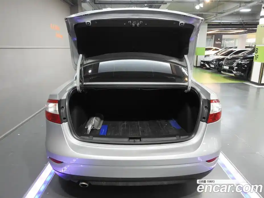 Renault SM3 2010 1.6 гидро в Москве № 1689191, фото 4