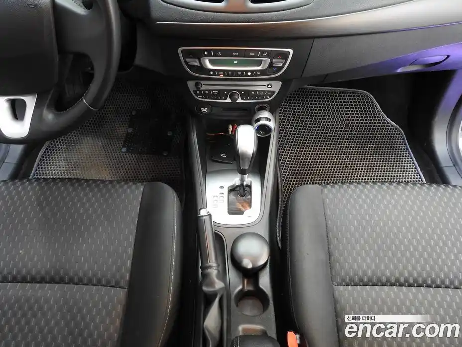 Renault SM3 2010 1.6 гидро в Москве № 1689191, фото 8