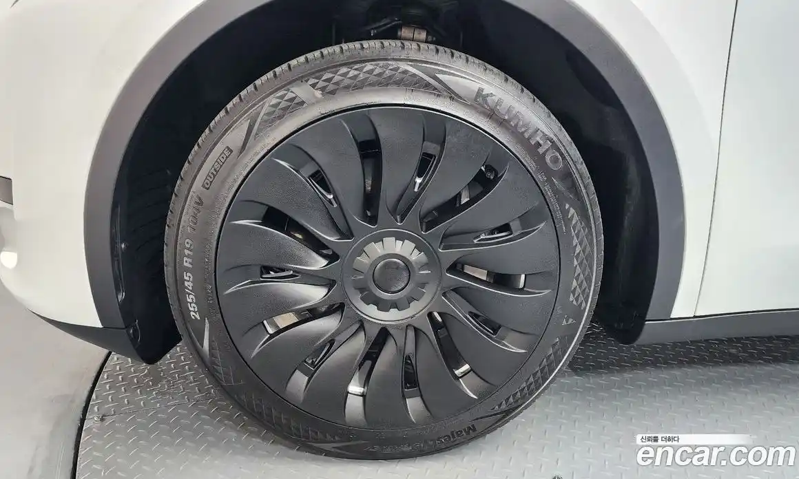 Tesla Model Y 2023 0.2 гидро в Москве № 1692749, фото 5