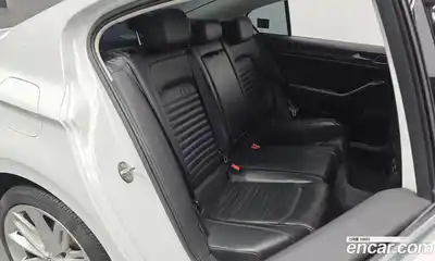 Volkswagen Passat 2018 2.0 гидро в Москве № 1693412, миниатюра 11