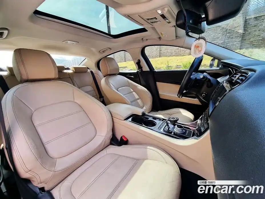 Jaguar XE 2015 2.0 гидро в Москве № 1698845, фото 9
