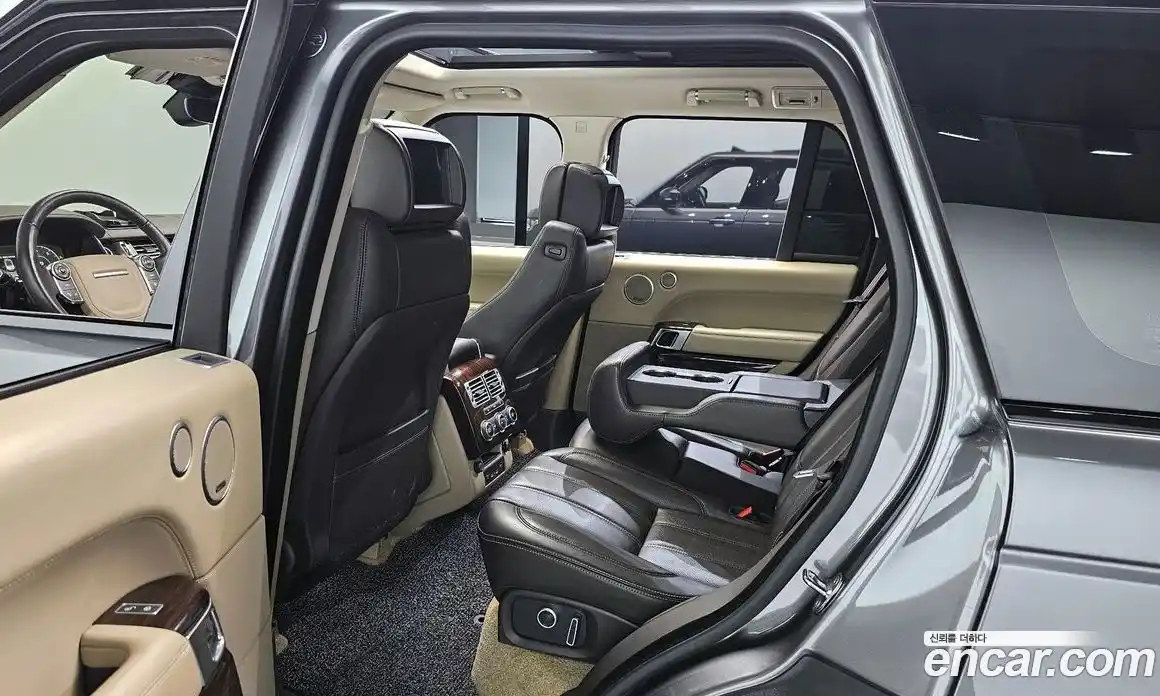 Land Rover Range-Rover 2017 4.4 гидро в Москве № 213485, фото 12