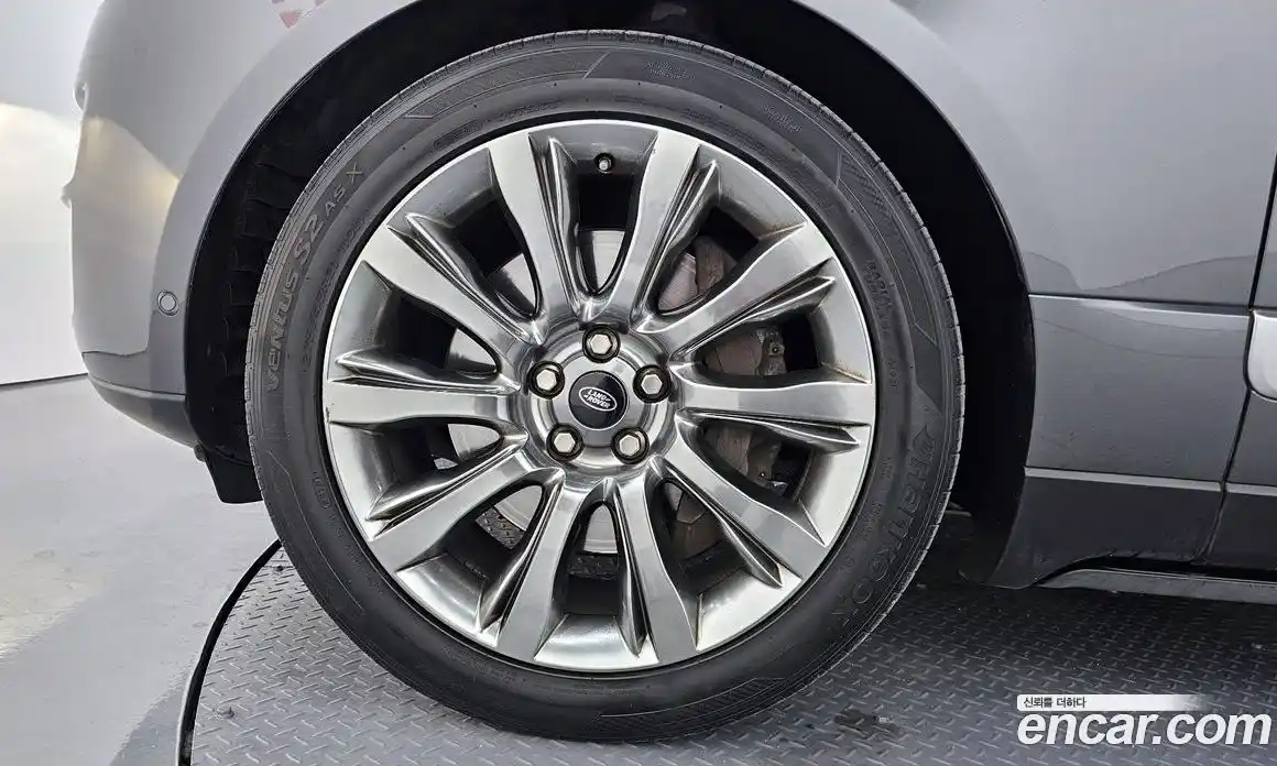 Land Rover Range-Rover 2017 4.4 гидро в Москве № 213485, фото 5