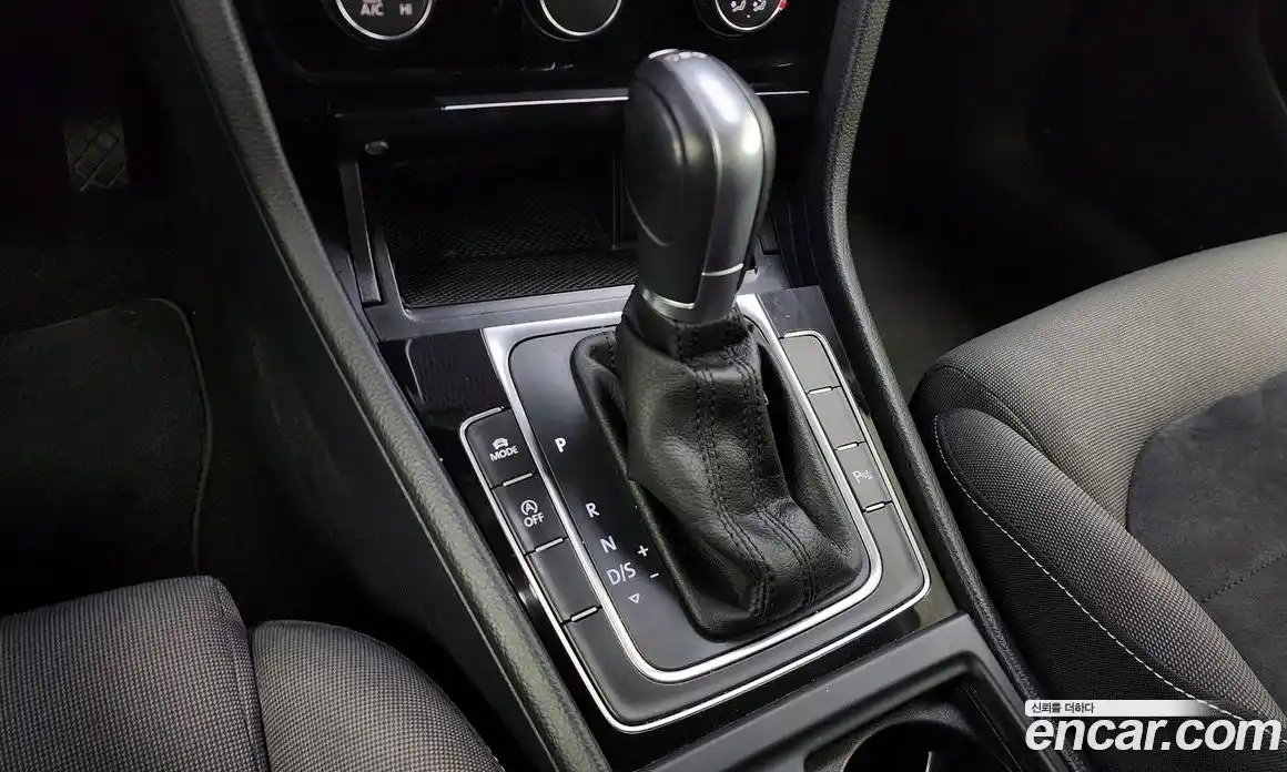 Volkswagen Golf 2015 1.6 гидро в Москве № 215154, фото 9