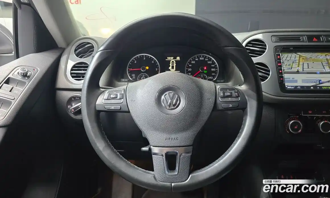 Volkswagen Tiguan 2015 2.0 гидро в Москве № 215192, фото 13