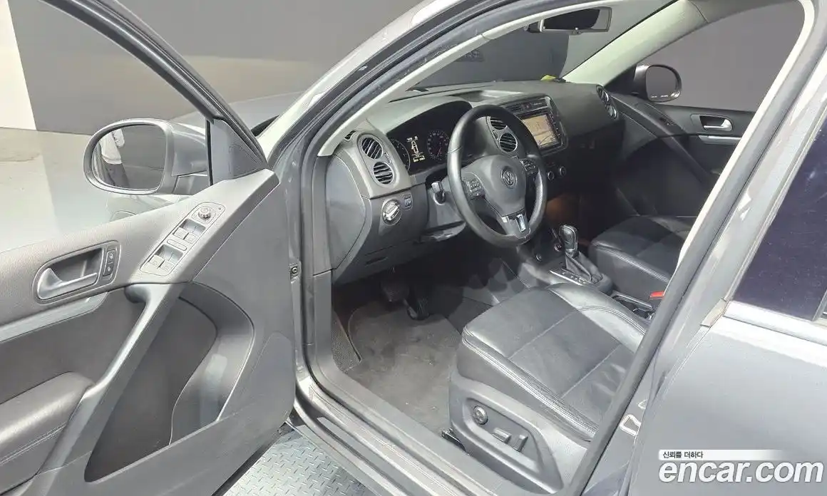 Volkswagen Tiguan 2015 2.0 гидро в Москве № 215192, фото 10
