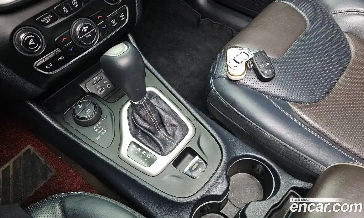 Jeep Cherokee 2015 2.0 гидро в Москве № 232774, фото 9