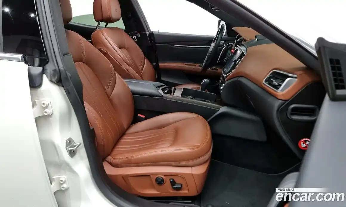 Maserati Ghibli 2016 3.0 гидро, фото 10