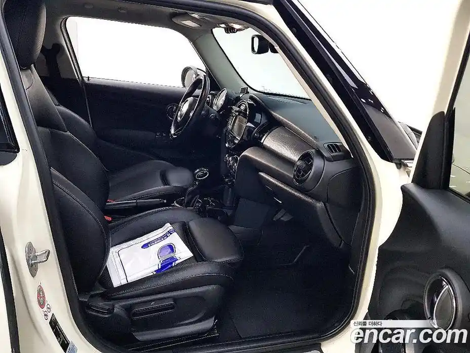 Mini Cooper 2016 1.5 гидро в Москве № 1323180, фото 15