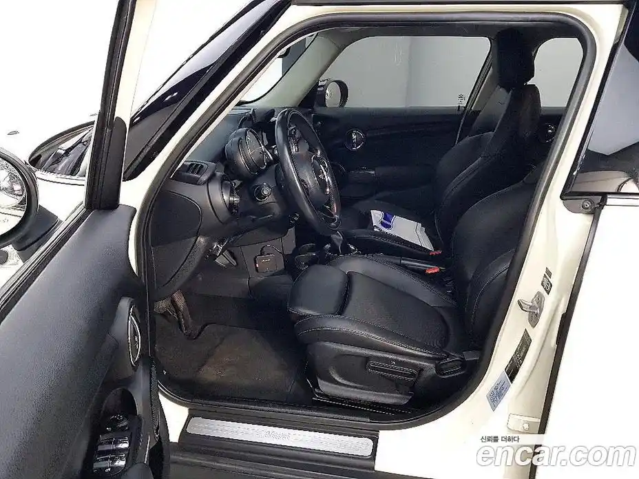 Mini Cooper 2016 1.5 гидро в Москве № 1323180, фото 8