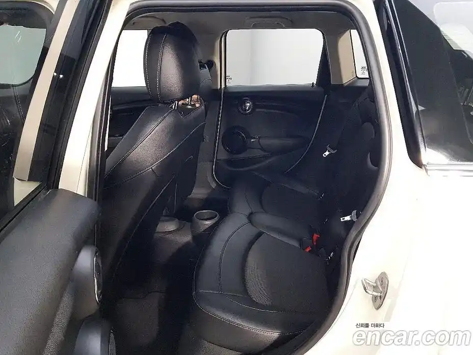 Mini Cooper 2016 1.5 гидро в Москве № 1323180, фото 9