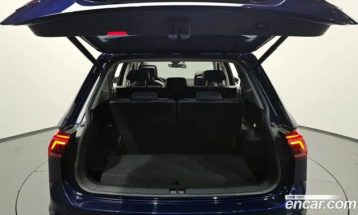 Volkswagen Tiguan 2023 2.0 гидро в Москве № 168537, фото 20