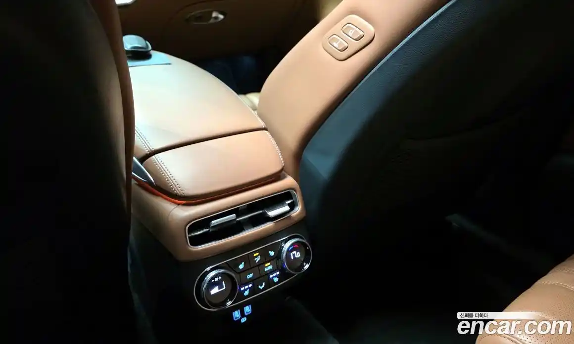 Genesis GV70 2023 2.5 гидро в Москве № 1758763, фото 18