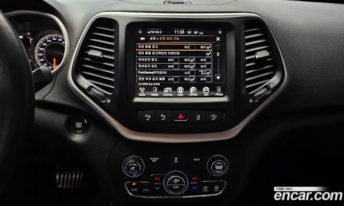 Jeep Cherokee 2017 2.4 гидро в Москве № 232455, фото 16