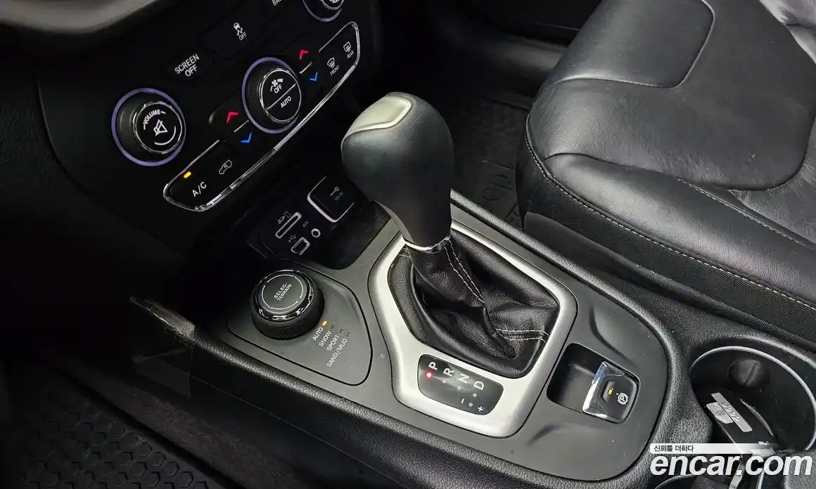 Jeep Cherokee 2017 2.4 гидро в Москве № 232455, фото 9