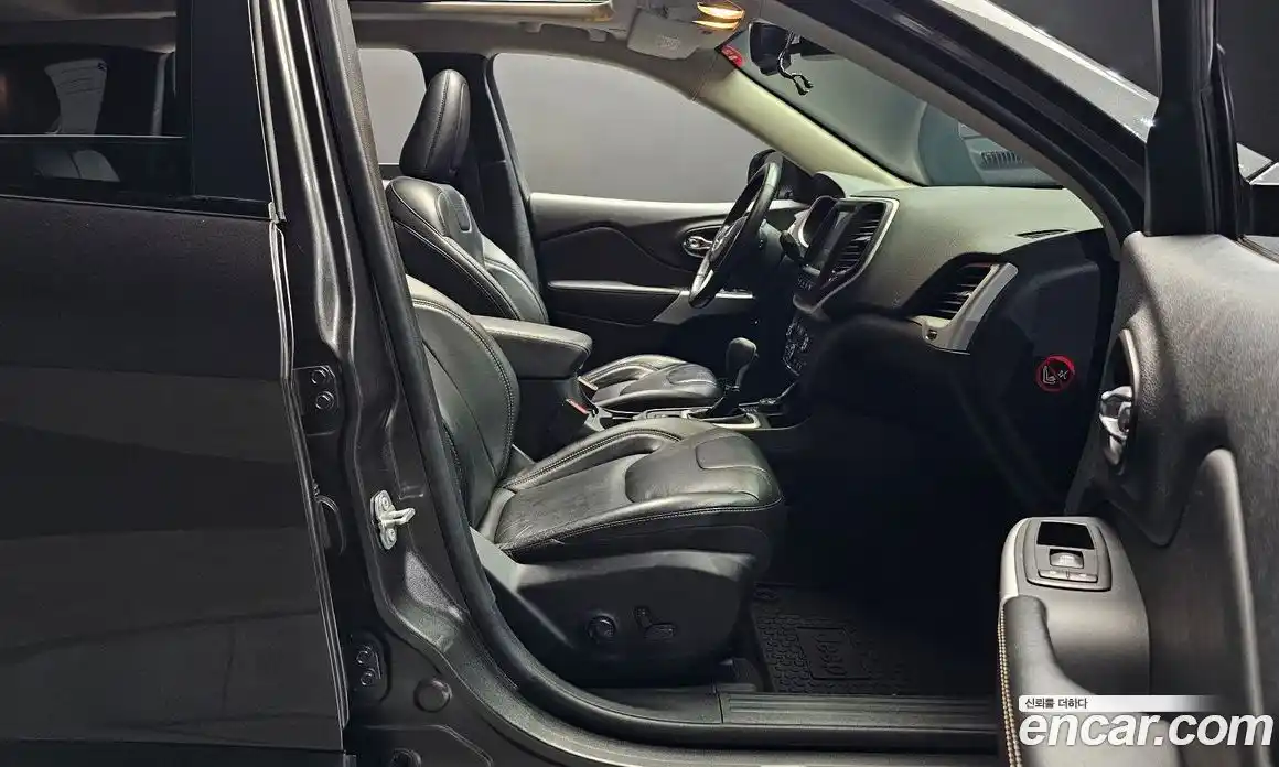 Jeep Cherokee 2017 2.4 гидро в Москве № 232455, фото 10