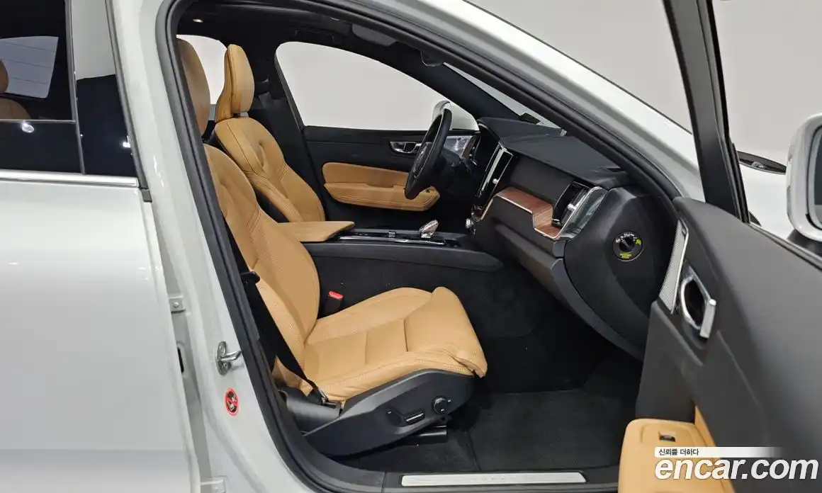 Volvo XC60 2024 2.0 гидро в Москве № 164252, фото 11