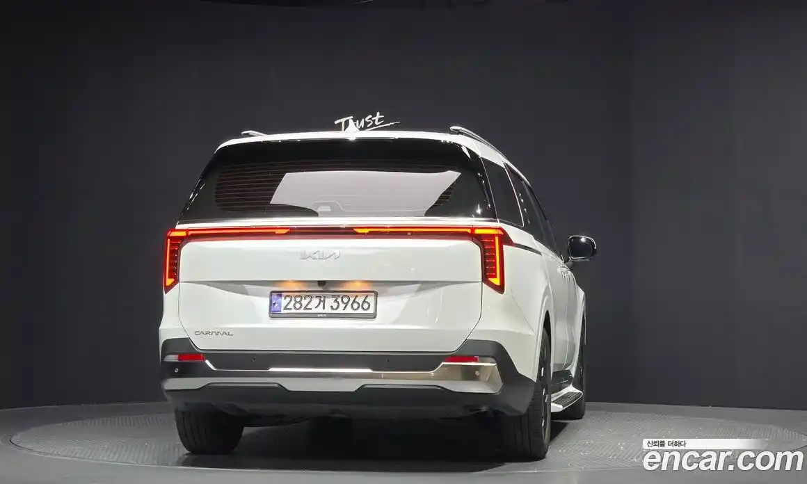 Kia Canival 2023 2.2 гидро в Москве № 1758382, фото 4