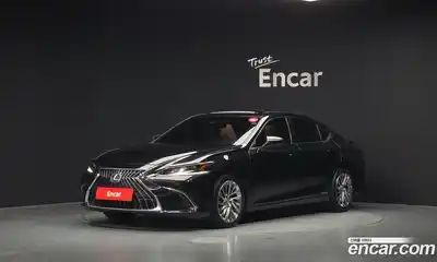 Lexus ES, 2022