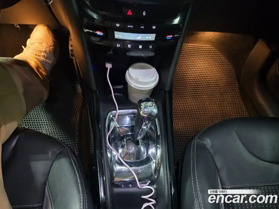 Peugeot 2008 2015 1.6 гидро в Москве № 1771061, фото 18