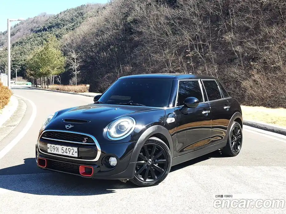 Mini Cooper 2018 2.0 гидро в Москве № 214435, фото 2