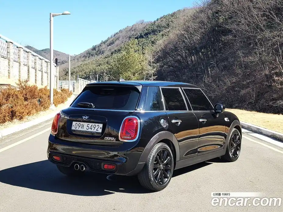 Mini Cooper 2018 2.0 гидро в Москве № 214435, фото 3
