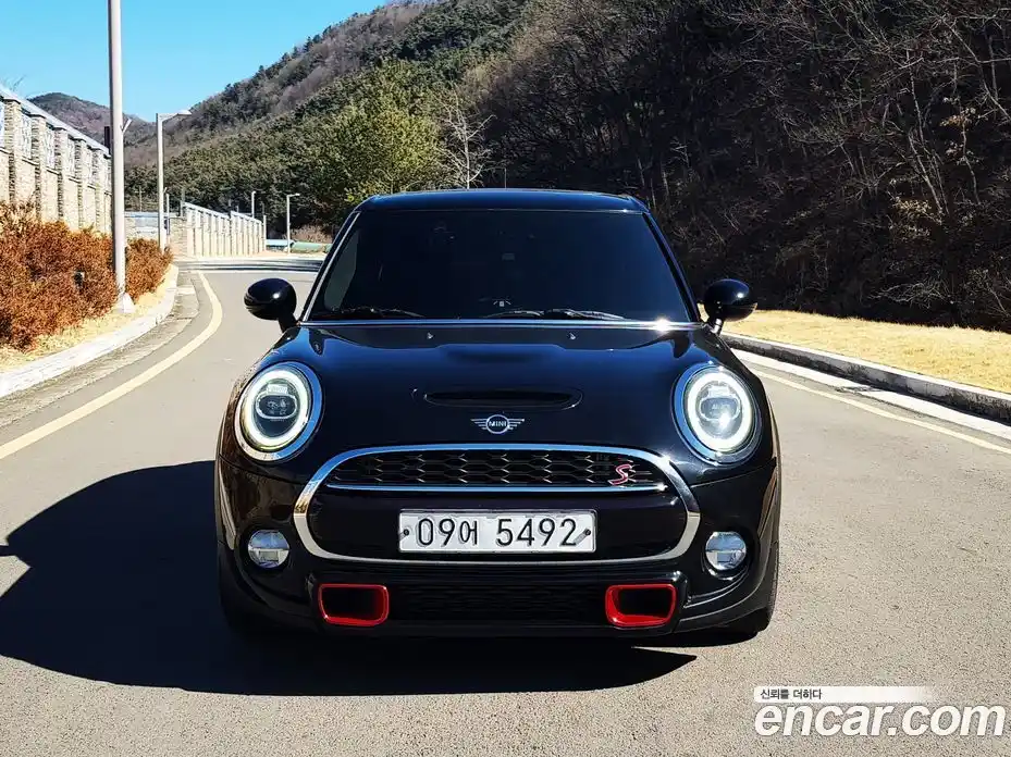 Mini Cooper 2018 2.0 гидро в Москве № 214435, фото 4
