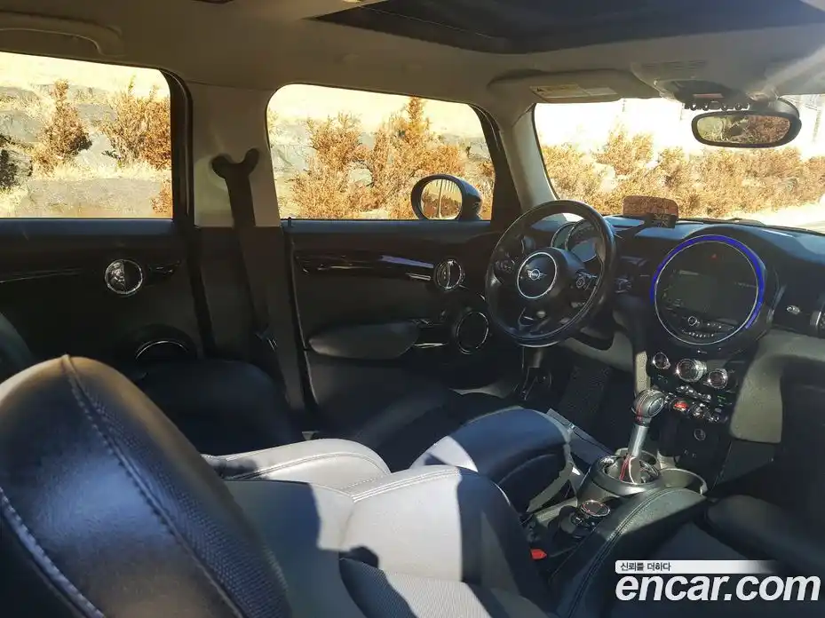 Mini Cooper 2018 2.0 гидро в Москве № 214435, фото 7