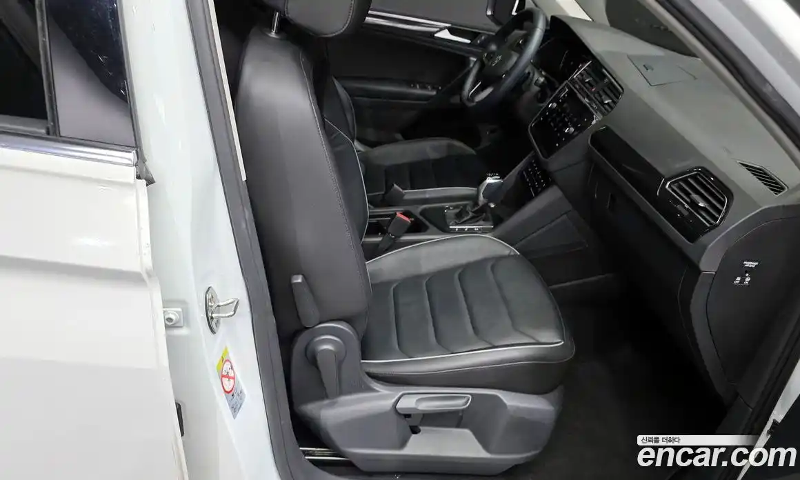 Volkswagen Tiguan 2021 2.0 гидро в Москве № 232086, фото 12