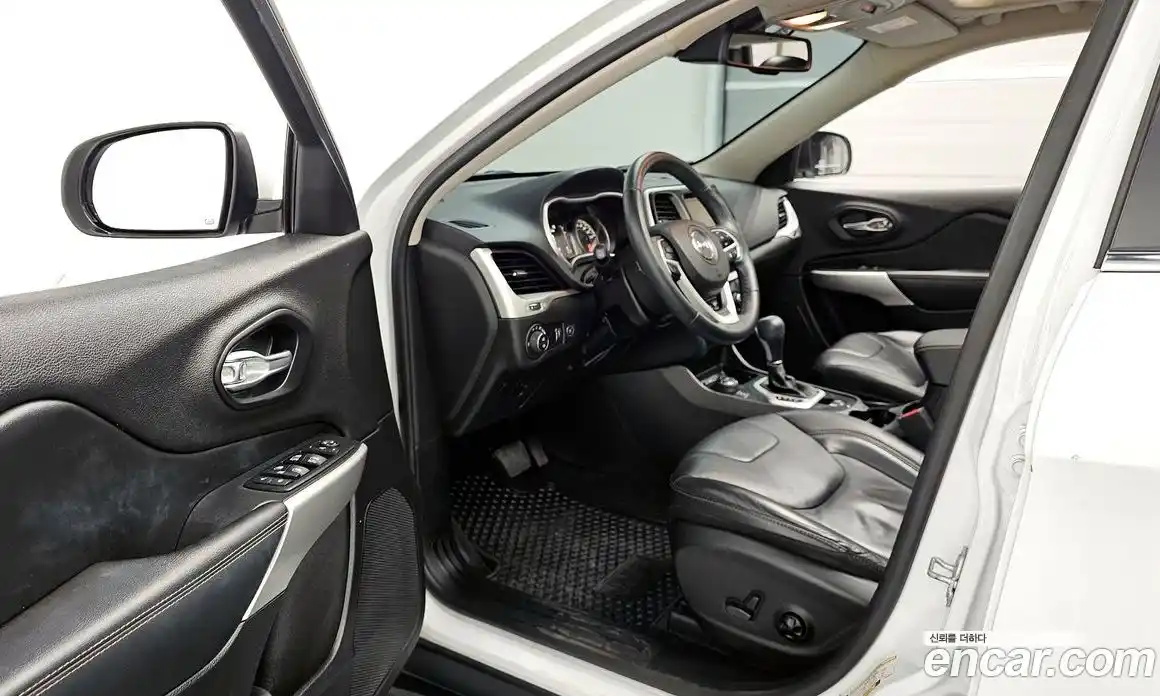 Jeep Cherokee 2018 2.4 гидро в Москве № 1014912, фото 12