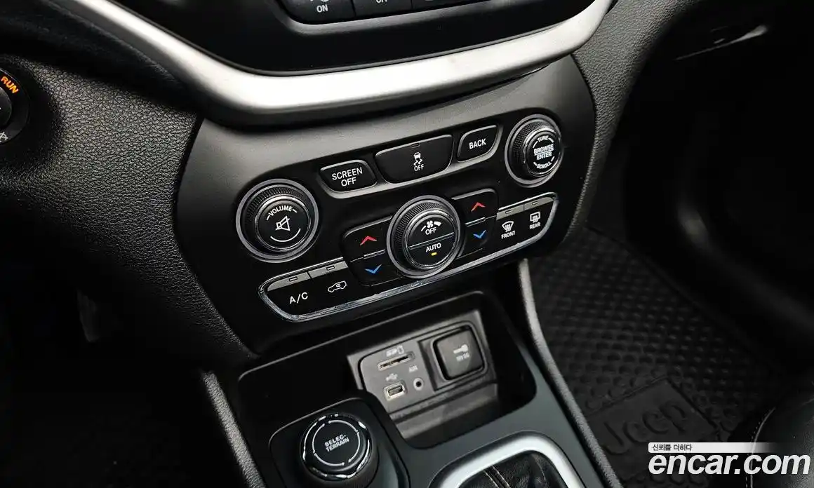 Jeep Cherokee 2018 2.4 гидро в Москве № 1014912, фото 17