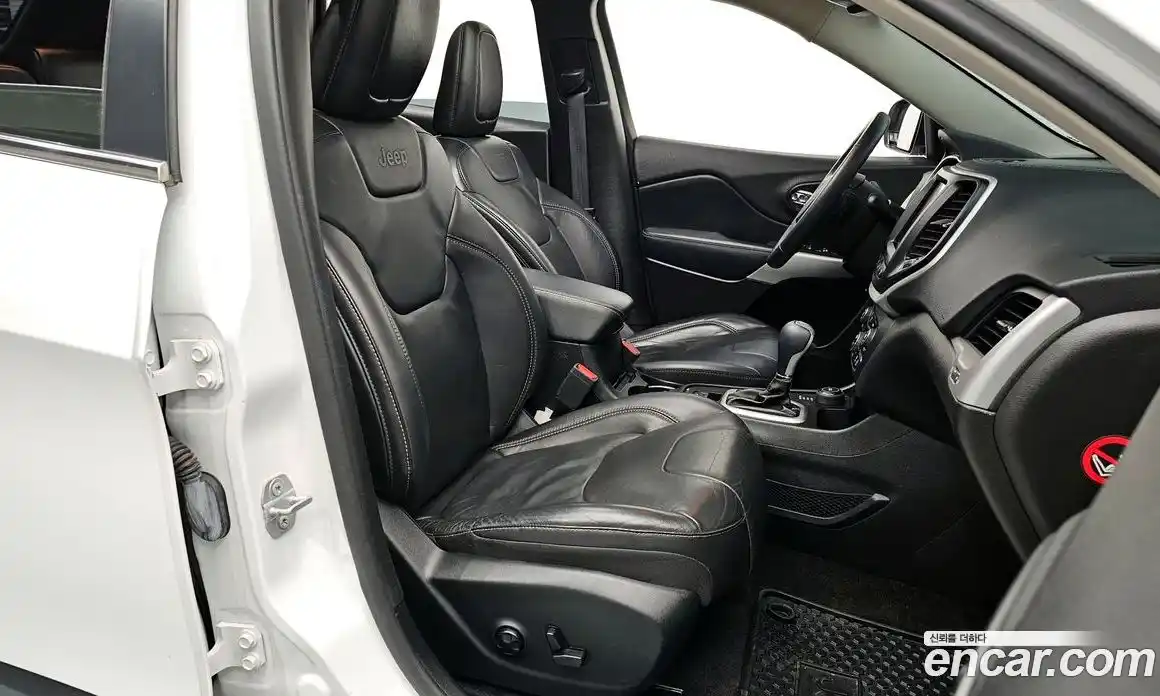 Jeep Cherokee 2018 2.4 гидро в Москве № 1014912, фото 10