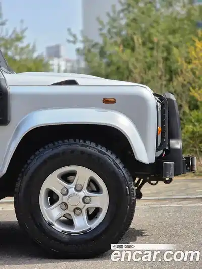 Land Rover Defender 2010 2.4 механика в Москве № 166719, миниатюра 5