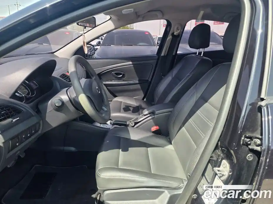 Renault SM3 2018 1.6 гидро в Москве № 1761791, фото 7