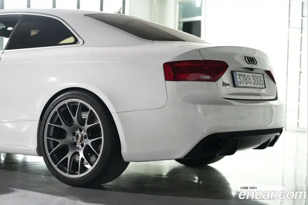 Audi RS5 2014 4.2 гидро в Москве № 1763443, фото 17