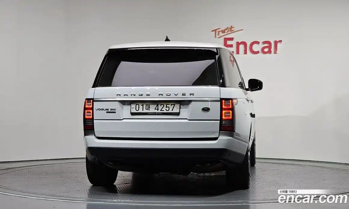 Land Rover Range-Rover 2017 4.4 гидро в Москве № 1764110, фото 4