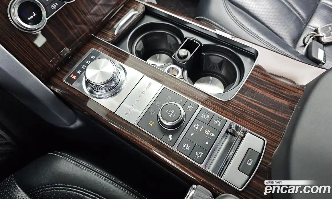 Land Rover Range-Rover 2017 4.4 гидро в Москве № 1764110, фото 9