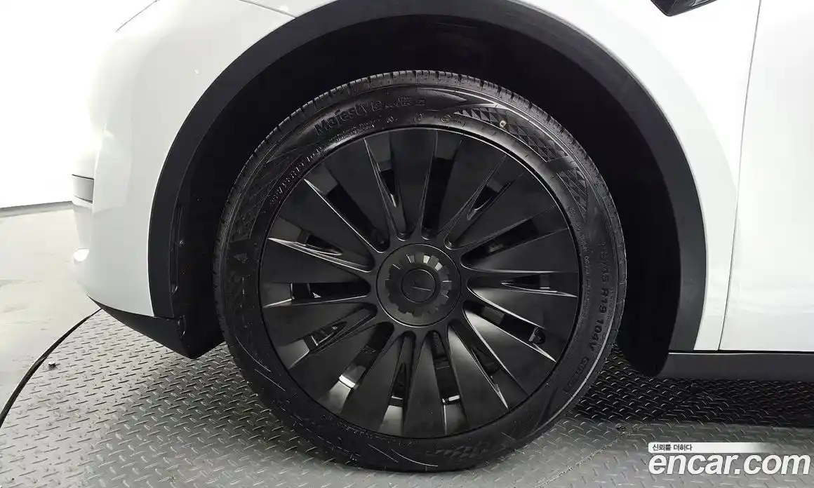 Tesla Model Y 2023 0.2 гидро в Москве № 1764759, фото 4