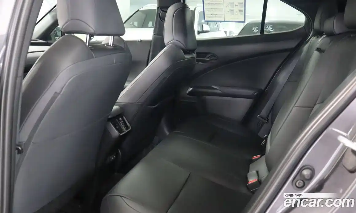 Lexus UX 2025 2.0 вариатор в Москве № 1764980, фото 10