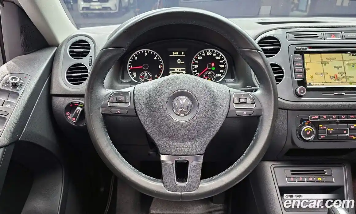 Volkswagen Tiguan 2015 2.0 гидро в Москве № 1765272, фото 15