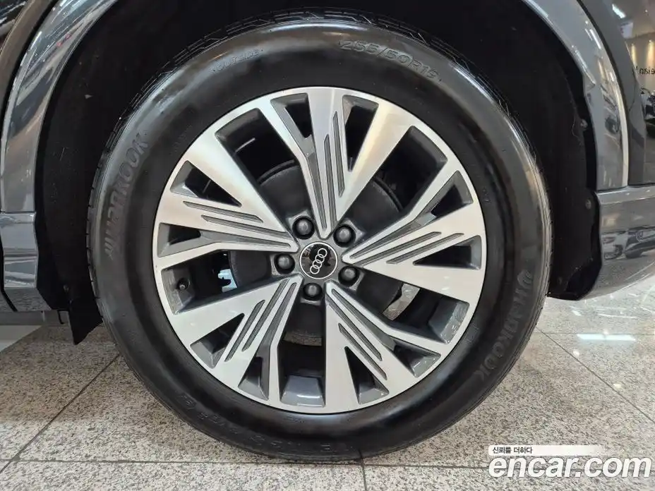 Audi Q4 e-tron 2024 гидро в Москве № 161774, фото 5