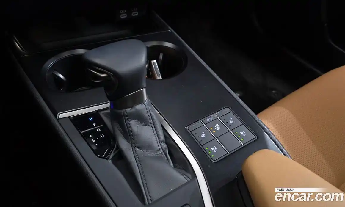 Lexus UX 2024 2.0 гидро в Москве № 168011, фото 8