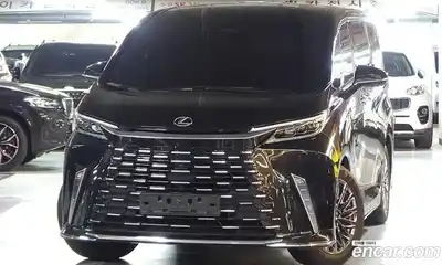 Lexus LM 500h Royal