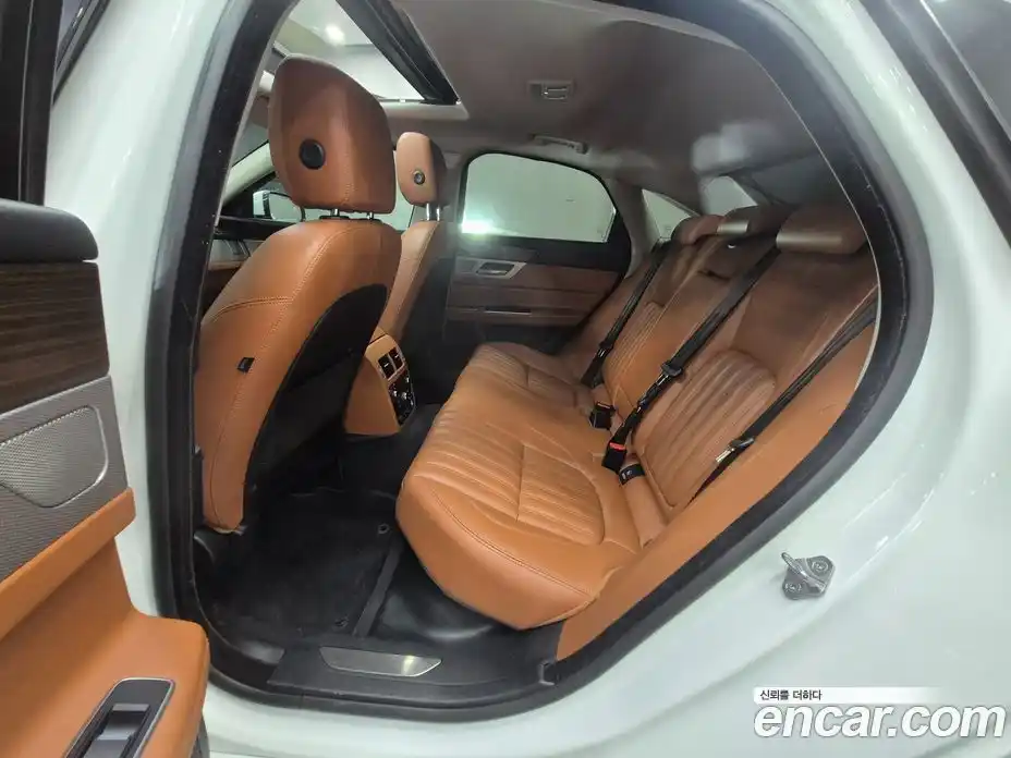 Jaguar XF 2017 2.0 гидро в Москве № 1698896, фото 17