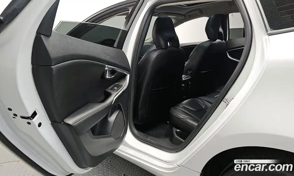Volvo V40 2018 2.0 гидро в Москве № 1763561, фото 12