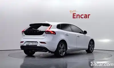Volvo V40 2018 2.0 гидро в Москве № 1763561, миниатюра 2