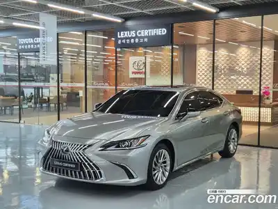 Lexus ES, 2025
